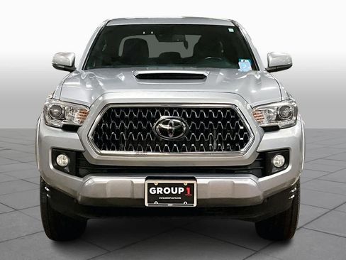 Used 2018 Toyota Tacoma TRD Sport w/ Technology Package image 4