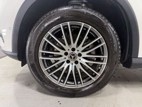 Certified 2025 Mercedes-Benz GLC 300 4MATIC image 33