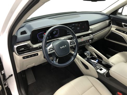 Certified 2024 Kia Telluride EX w/ EX Captain's Chair Package image 15