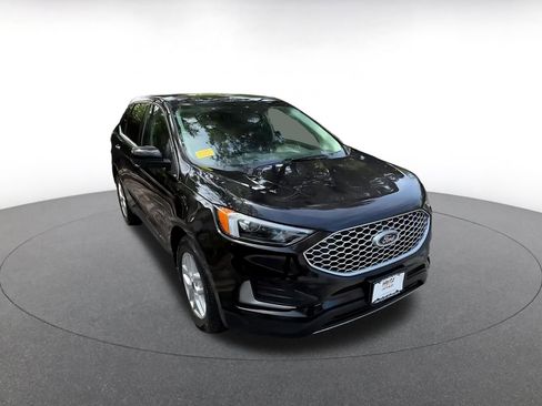 Used 2024 Ford Edge SEL image 3