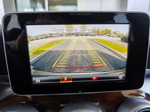 Used 2017 Mercedes-Benz GLC 300 4MATIC image 32