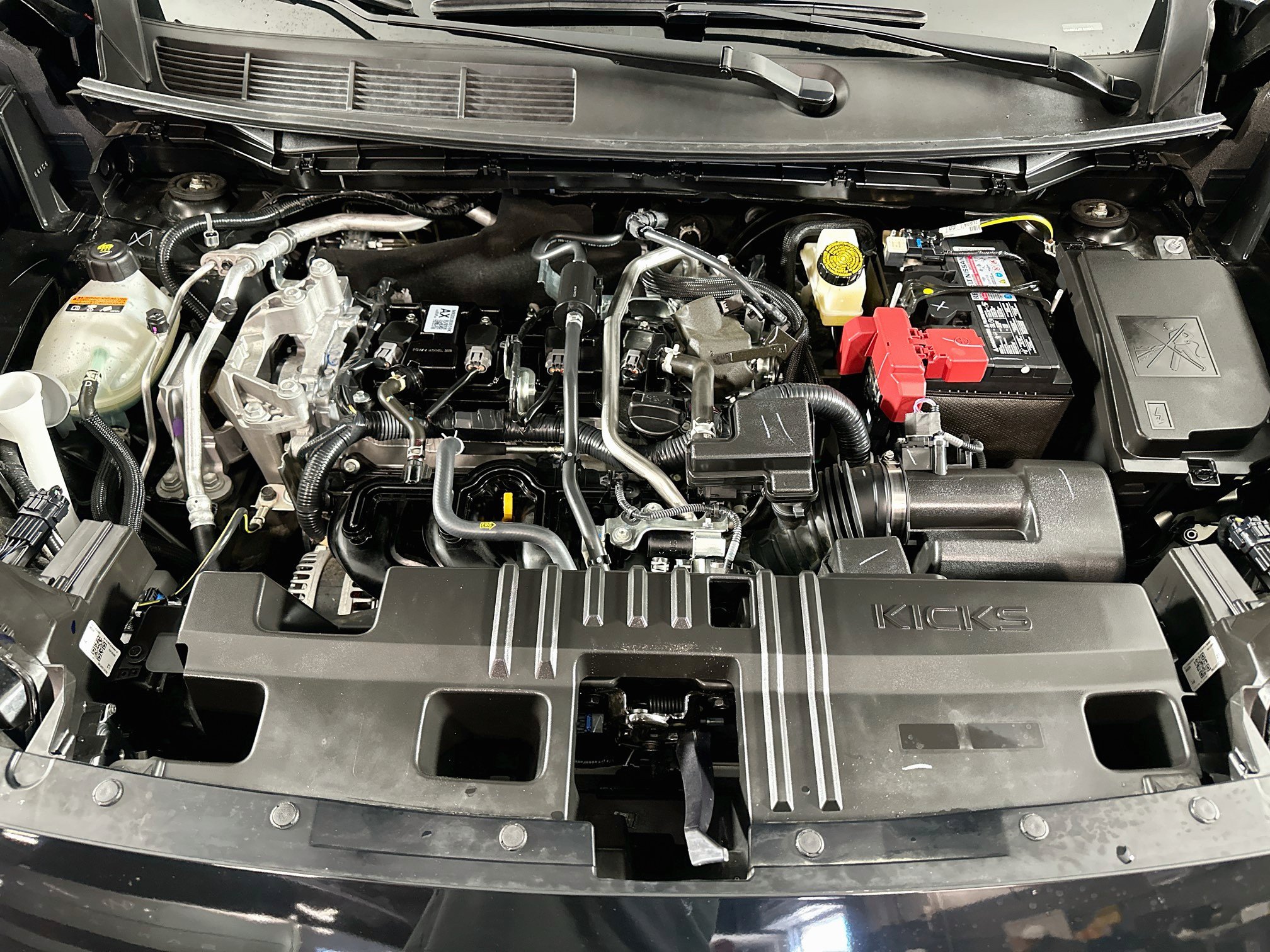 Used 2026 Nissan Kicks SR FWD image 32