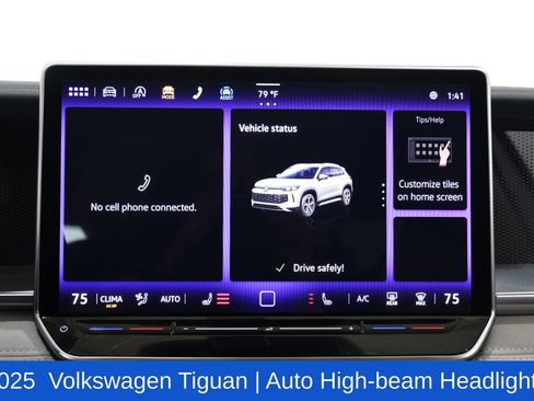 Used 2025 Volkswagen Tiguan SE image 17