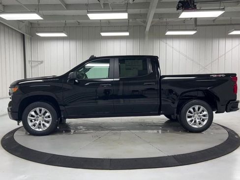 Used 2023 Chevrolet Silverado 1500 Custom image 4