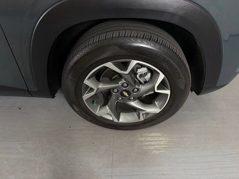 Used 2025 Chevrolet Trax LT FWD image 10