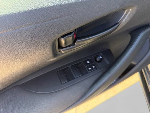 Used 2025 Toyota Corolla LE FWD image 14