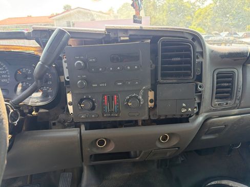 Used 2004 Chevrolet Silverado 1500 W/T RWD image 9