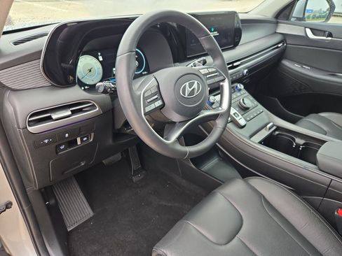 Used 2024 Hyundai Palisade Limited FWD image 13