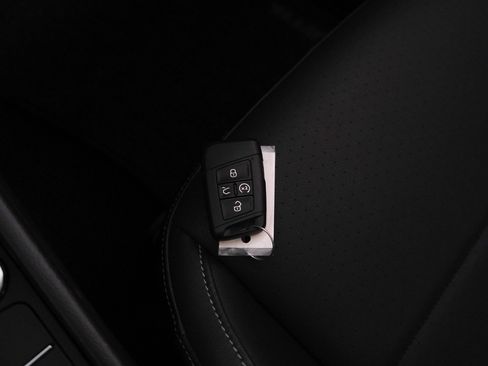 Used 2021 Volkswagen Jetta SE w/ SE Cold Weather Package image 34