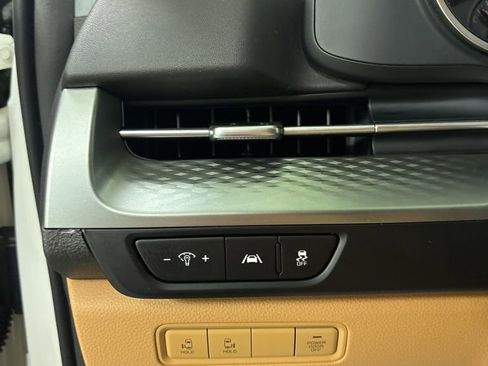 Used 2024 Kia Carnival LX image 9