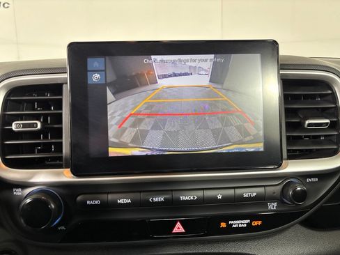 Used 2025 Hyundai Venue SEL FWD image 18