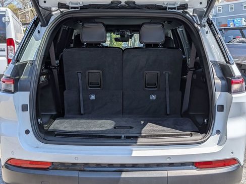 Used 2025 Jeep Grand Cherokee L Limited w/ Luxury Tech Group II image 9