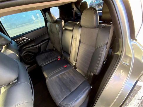 Used 2023 Mitsubishi Outlander SE image 19