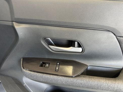 Used 2025 Nissan Kicks SV AWD/4WD image 15