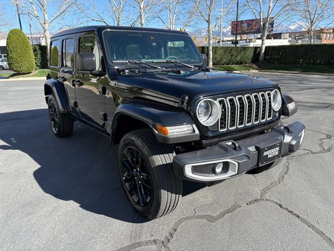 Used 2025 Jeep Wrangler Sahara w/ Safety Group image 5