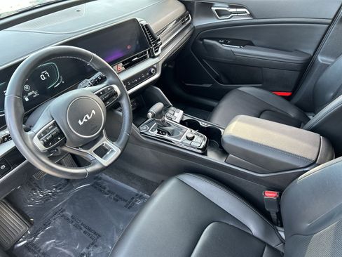 Used 2025 Kia Sportage EX image 17