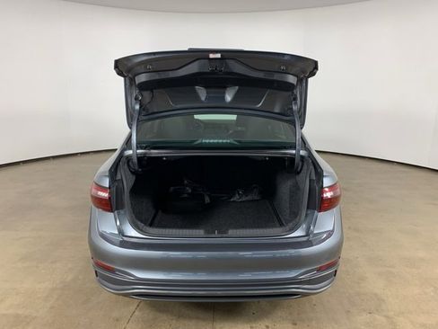 Used 2022 Volkswagen Jetta Sport image 12