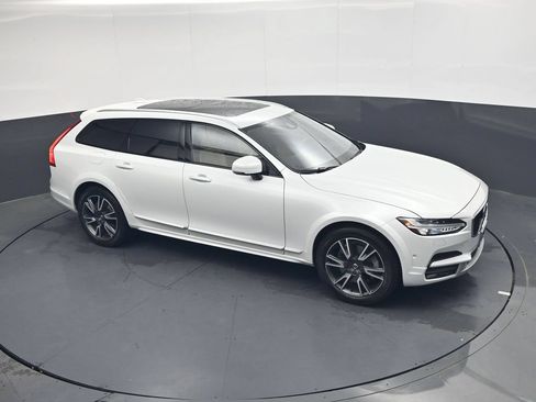 Used 2018 Volvo V90 T6 Cross Country w/ Convenience Package AWD/4WD image 19
