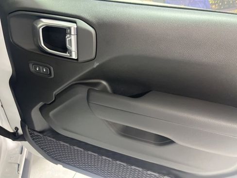 New 2025 Jeep Gladiator Rubicon w/ Convenience Group image 18