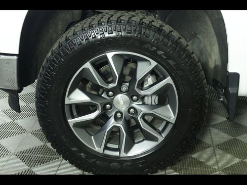 Used 2023 Chevrolet Silverado 1500 LT AWD/4WD image 11