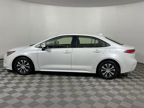 Certified 2022 Toyota Corolla LE image 4