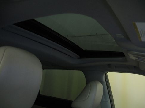 Used 2024 Toyota Highlander XLE image 3