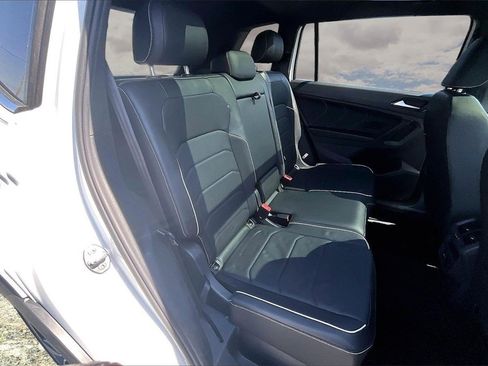 Used 2022 Volkswagen Tiguan SEL R-Line image 25