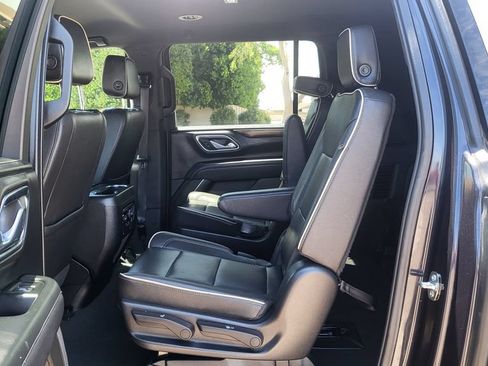 Used 2023 Chevrolet Suburban Premier AWD/4WD image 23