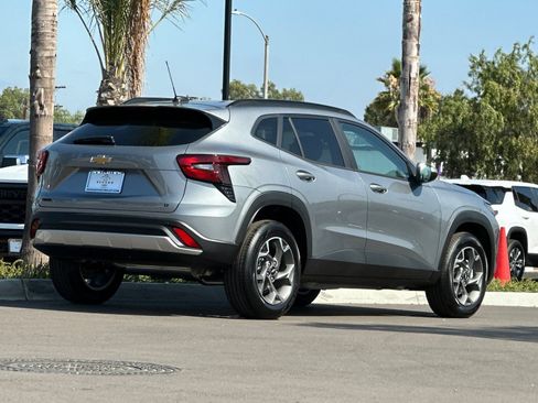 New 2026 Chevrolet Trax LT w/ Driver Confidence Package FWD image 4