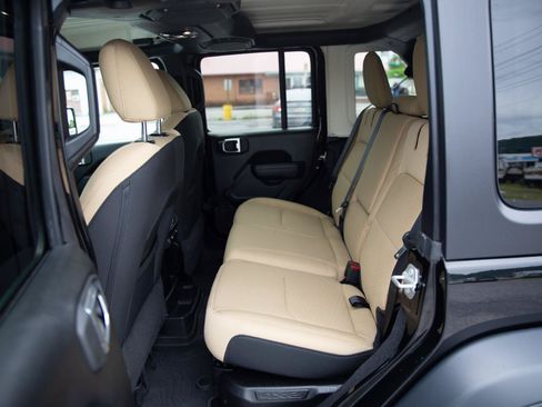 Used 2023 Jeep Wrangler Unlimited w/ Cold Weather Group AWD/4WD image 21