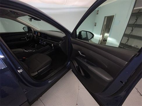 Certified 2025 Hyundai Tucson SE image 24