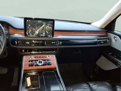 Used 2020 Lincoln Aviator Reserve w/ Equipment Group 202A image 13