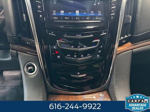 Used 2016 Cadillac Escalade Luxury AWD/4WD image 3