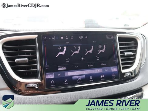 Used 2024 Chrysler Pacifica Touring-L FWD image 35