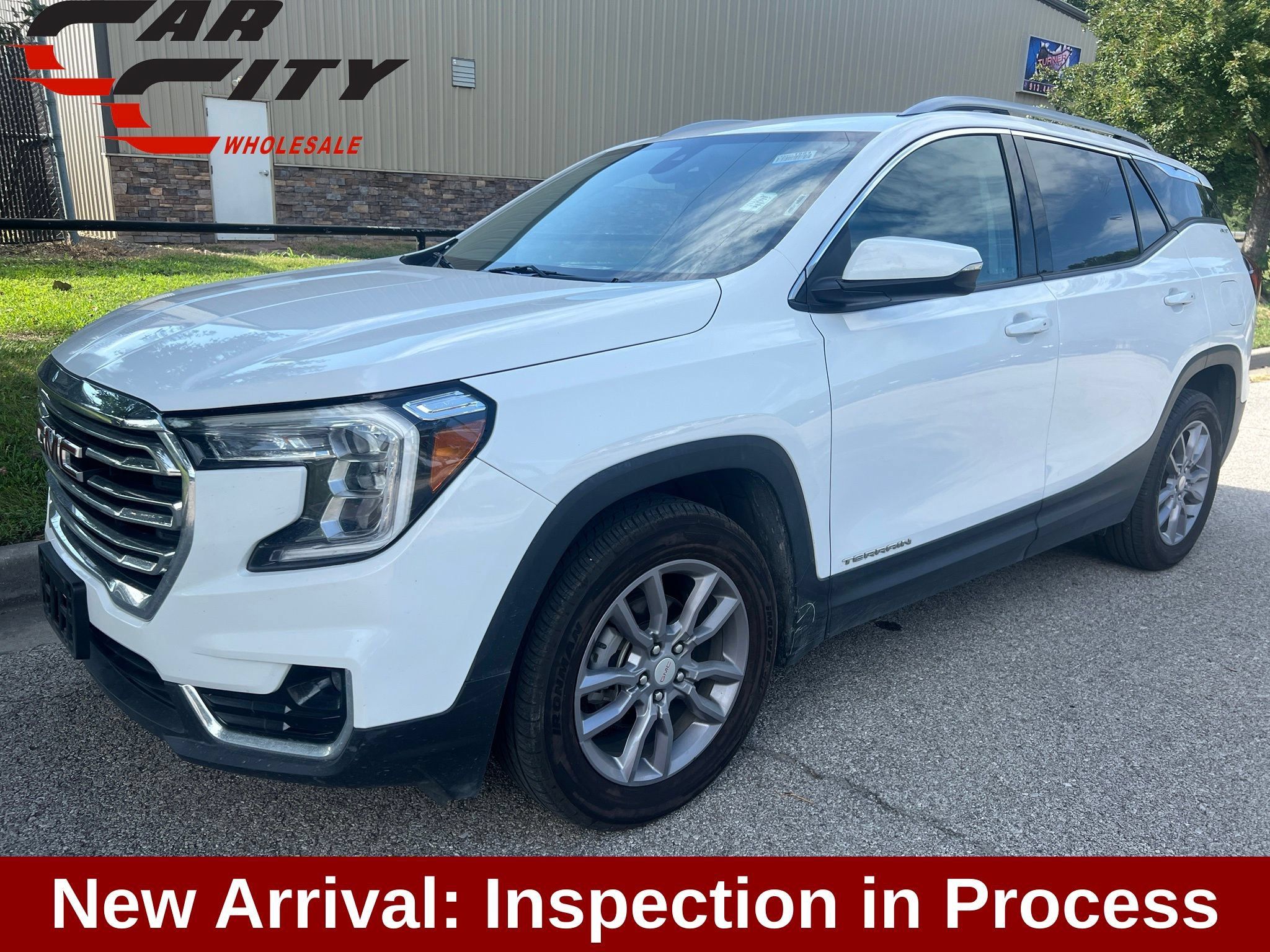 Used 2023 GMC Terrain SLT FWD image 1
