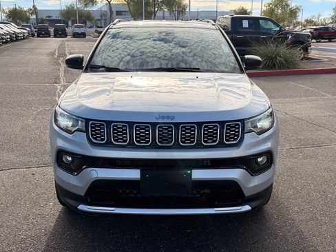 Used 2025 Jeep Compass Limited AWD/4WD image 9