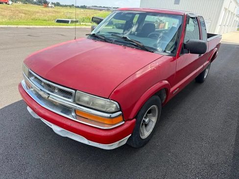 Used 2000 Chevrolet S10 Pickup LS w/ Preferred Equipment Group RWD image 3