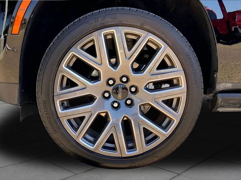 Used 2025 GMC Yukon Denali Ultimate AWD/4WD image 11