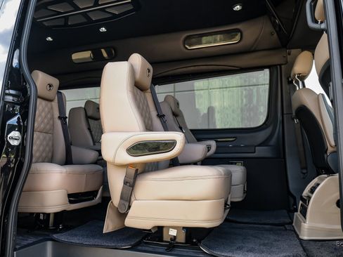 Used 2025 Mercedes-Benz Sprinter 2500 image 88