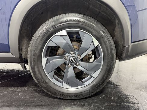 Used 2024 Nissan Rogue SV AWD/4WD image 7
