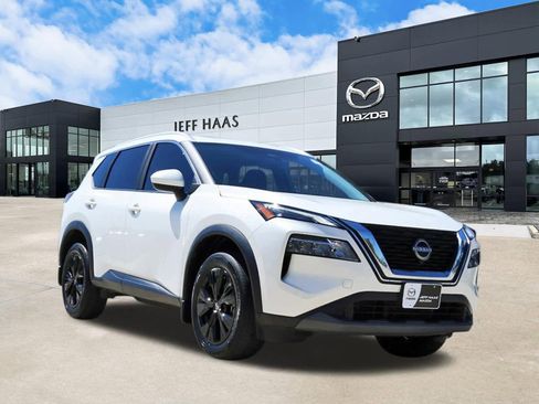 Used 2023 Nissan Rogue SV w/ SV Premium B Package image 4