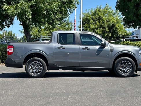 Used 2025 Ford Maverick XLT FWD image 3