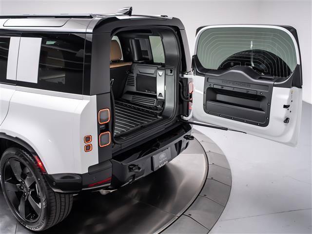 New 2026 Land Rover Defender 110 X-Dynamic SE AWD/4WD image 32