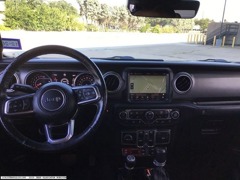 Used 2020 Jeep Gladiator Rubicon AWD/4WD image 9