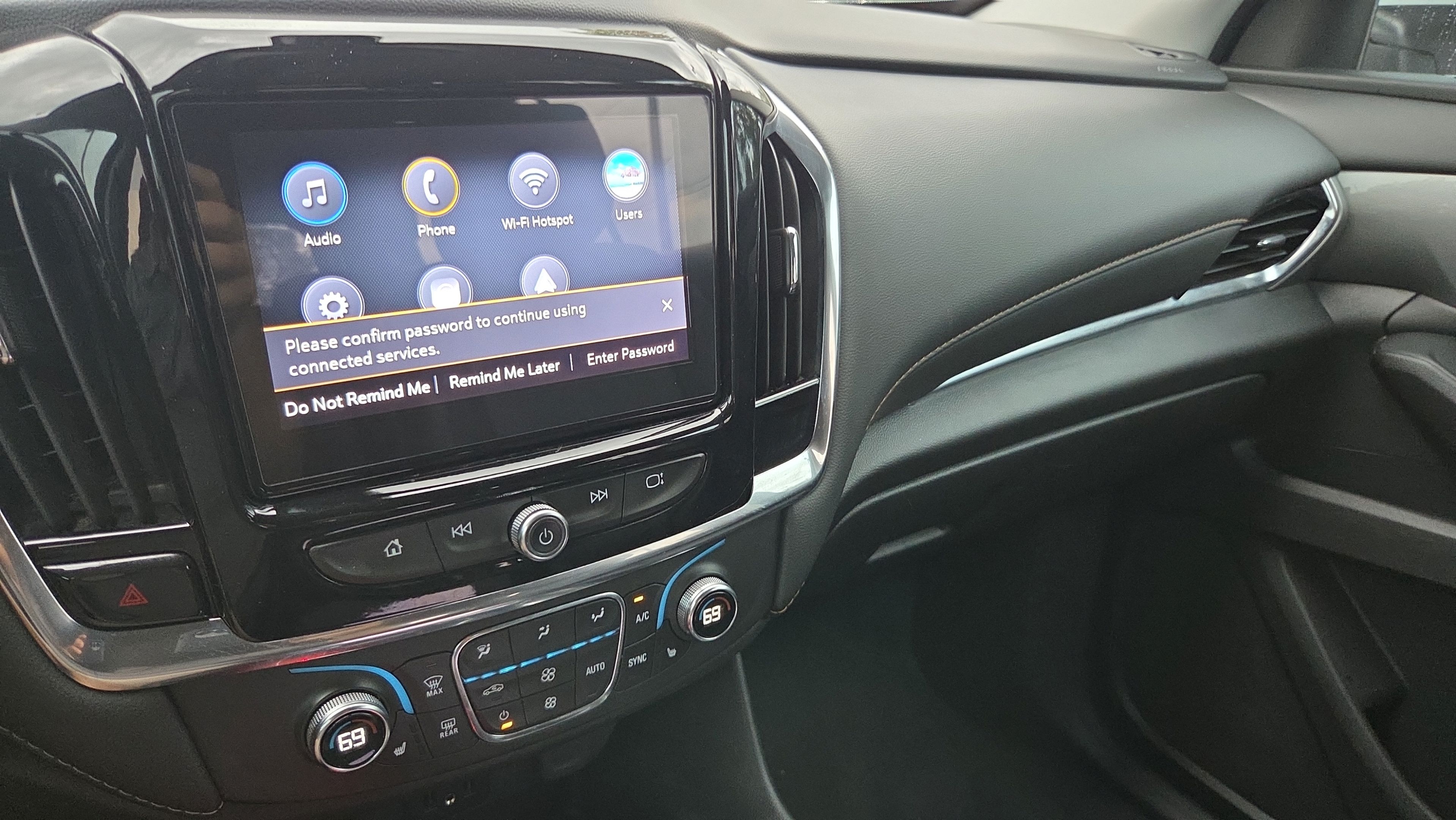 Used 2021 Chevrolet Traverse LT FWD image 36