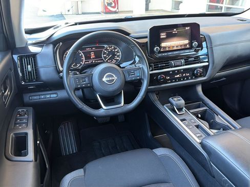 Used 2025 Nissan Pathfinder SV FWD image 19