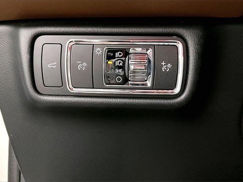 Used 2023 Lincoln Aviator Reserve w/ Elements Package Plus image 33