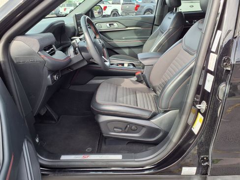 Used 2025 Ford Explorer ST-Line w/ ST-Line Street Pack AWD/4WD image 17
