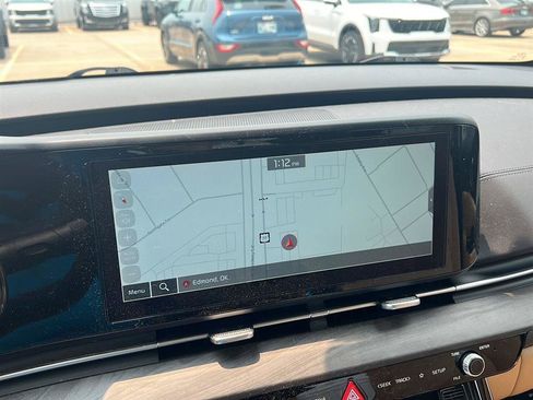 Used 2024 Kia Carnival EX FWD image 5