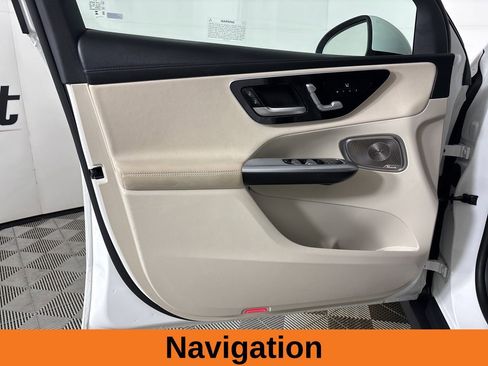 Used 2023 Mercedes-Benz GLC 300 4MATIC image 9